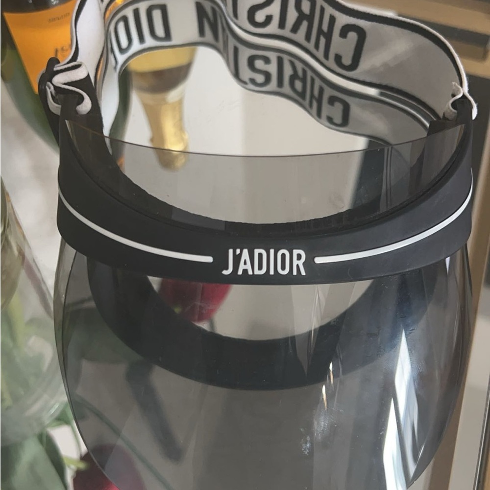 Use Christian Dior visor - Picture 4 of 8
